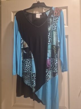 NWOT-Parsley & Sage Black and Aqua Patchwork V-Neck Tunic, Asymetric Hem